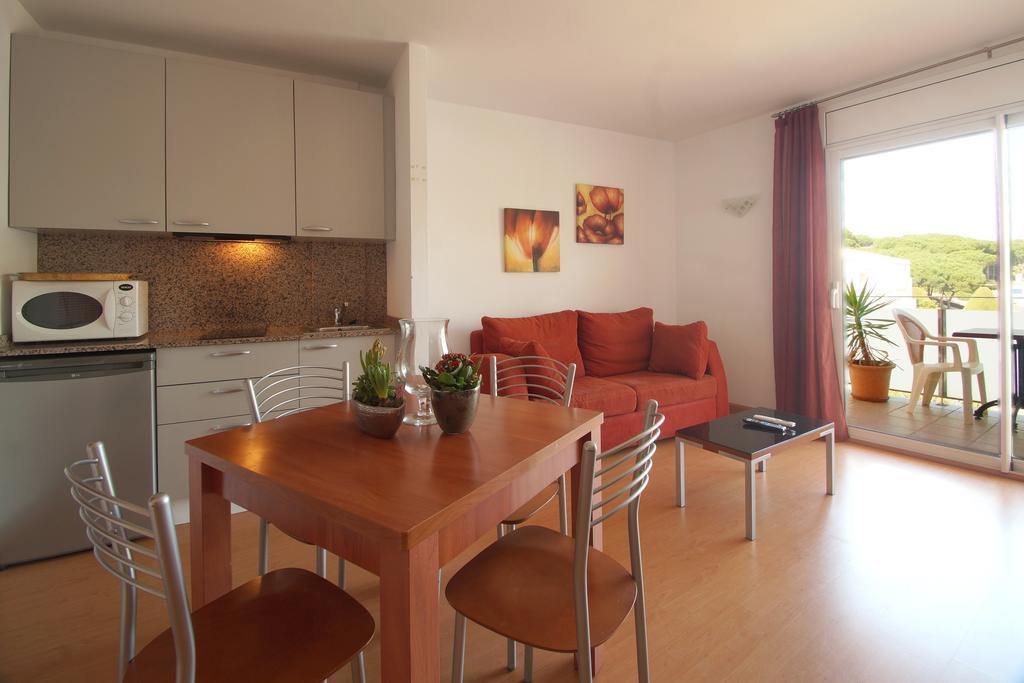 Aparthotel Arenal Pals Bagian luar foto