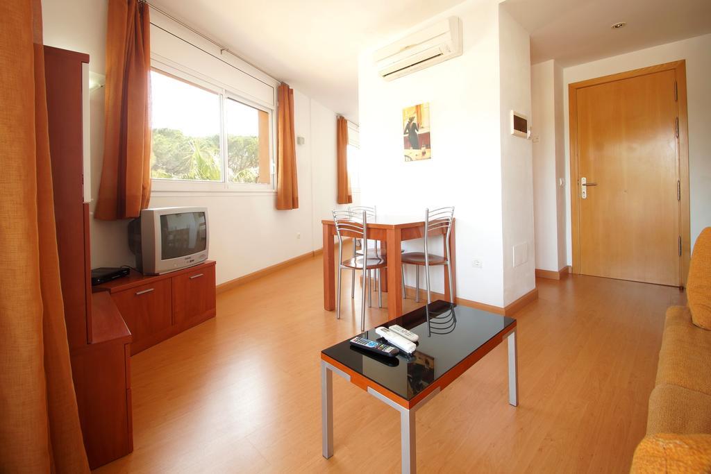 Aparthotel Arenal Pals Bagian luar foto