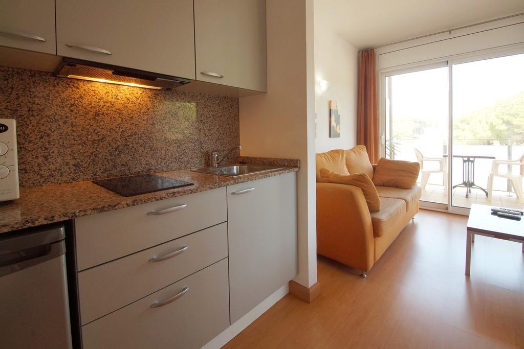 Aparthotel Arenal Pals Bagian luar foto