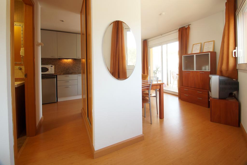 Aparthotel Arenal Pals Bagian luar foto