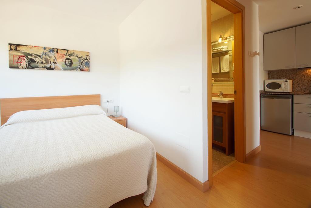 Aparthotel Arenal Pals Bagian luar foto