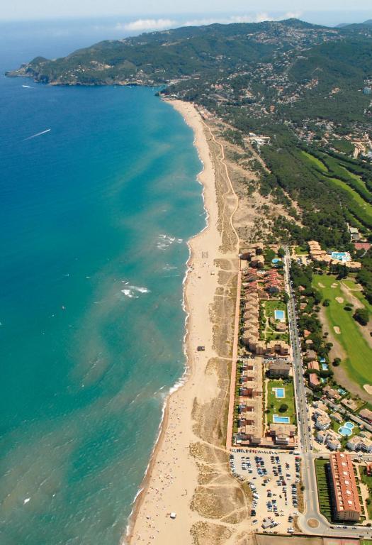Aparthotel Arenal Pals Bagian luar foto
